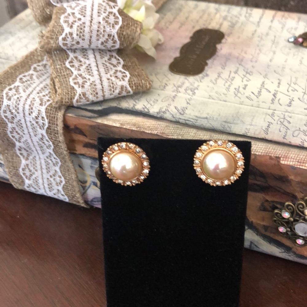 Vintage Roman faux pearl and rhinestone post earrings gold tone J064